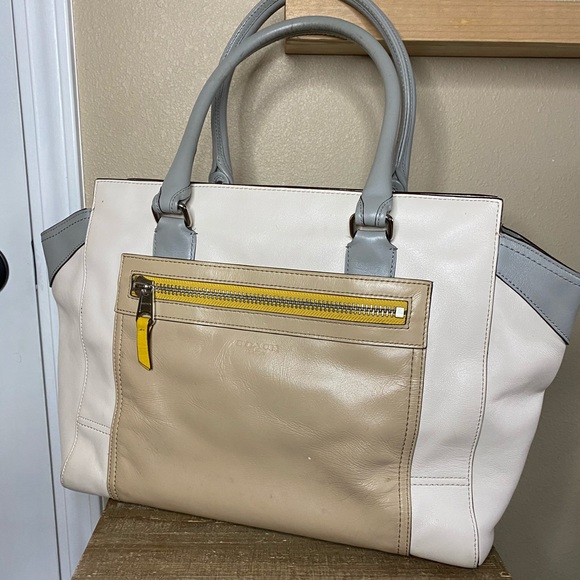 Coach Handbags - Coach Large Colorblock Zip Handbag